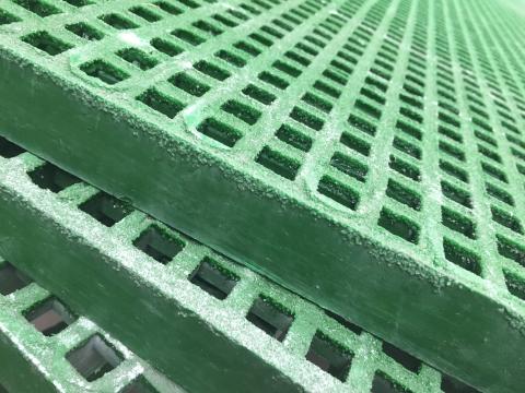 PLAQUE CAILLEBOTIS VERT FORMAT 2000x1000 EP 30 MICRO MAILLE 8x8 mm PLAQUE CAILLEBOTIS VERT FORMAT 2000x1000 EP 30 MICRO MAILLE 8x8 mm